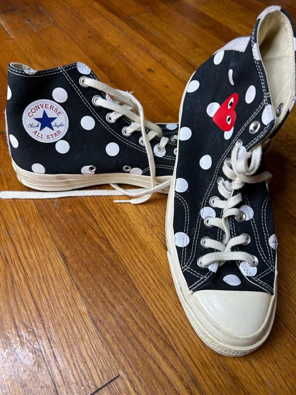 Converse Mens & Women’s Black and White Polka Dot High-Top Sneakers w Red Heart - Picture 2 of 7